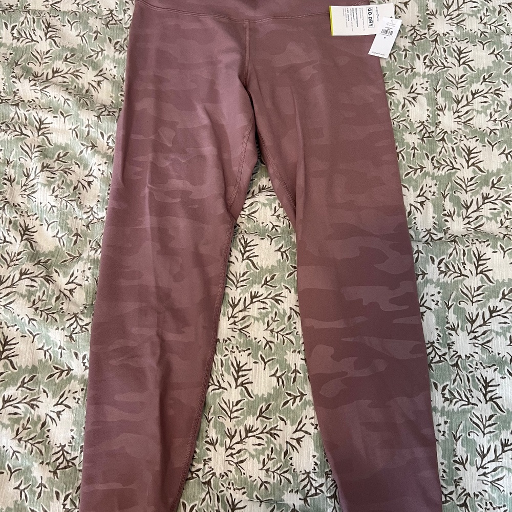 Women’s Old Navy Pink Camo Elevate Leggings M